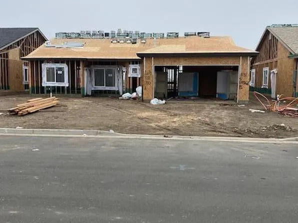 1131 S Cottage Pl, Porterville, CA 93257