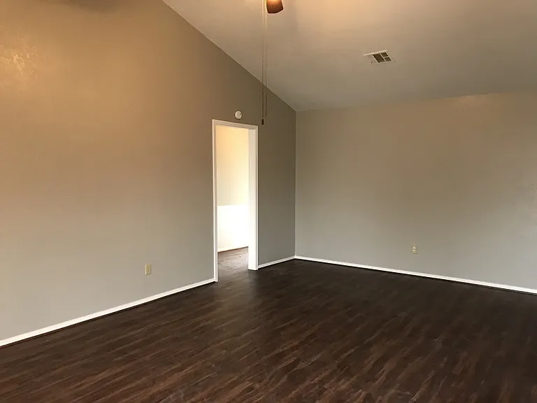 148 Bowie Ln — Photo 6