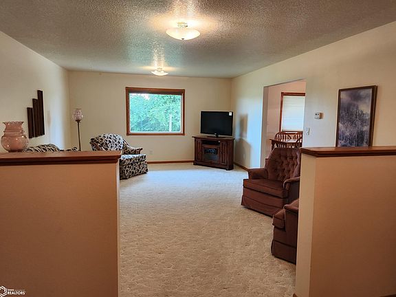 3rd image of 1618 McKay Dr