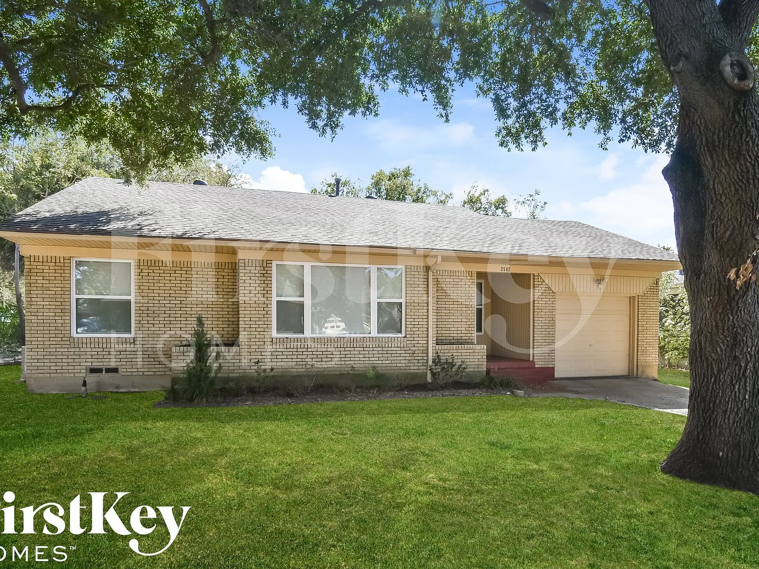 4 bed, 2.0 bath, 2072 sqft, $2,040 — Photo 1
