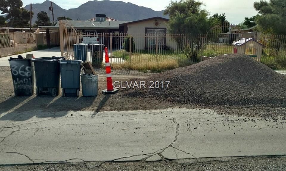 2nd image of 868 Hopi Ln