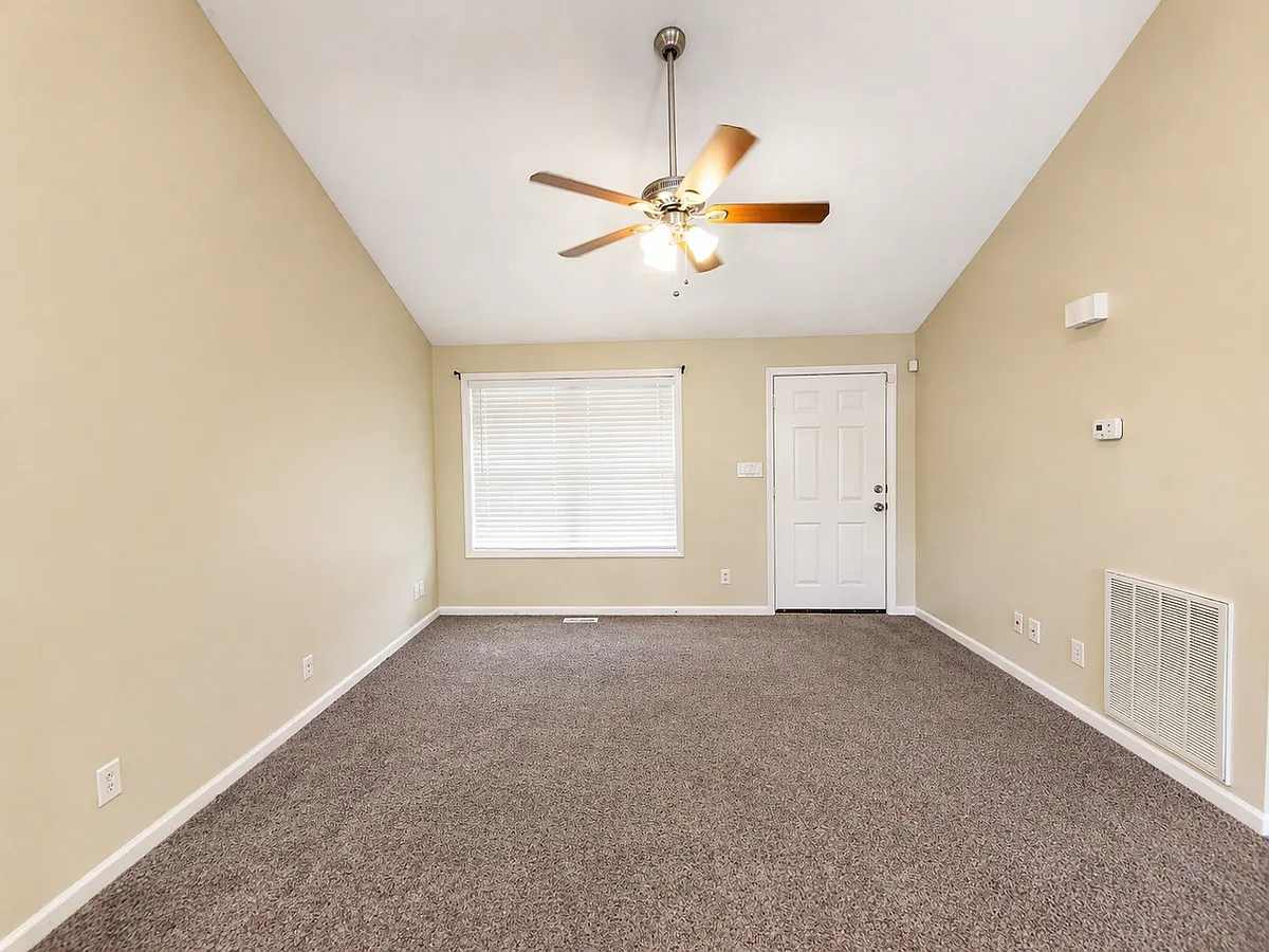 Building Photo - 994 Bobcat Dr
