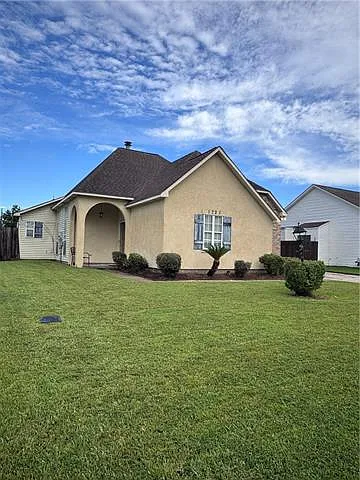 3 bed, 2.0 bath, 1652 sqft, $1,750 — Photo 1