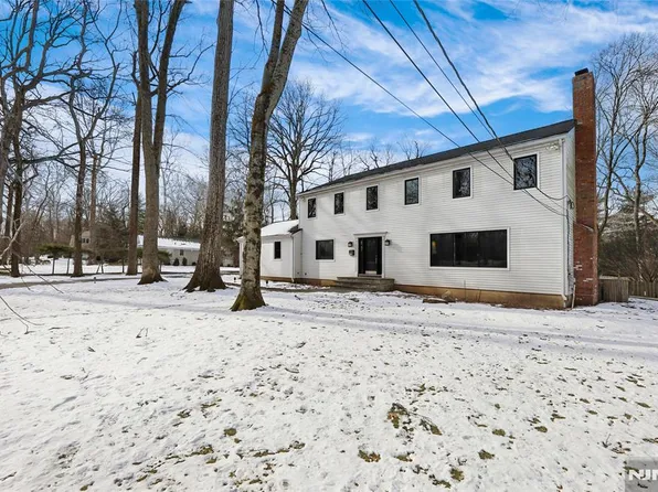 320 Park St, Haworth, NJ 07641