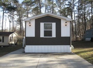 6 Rose Dr, Jackson, NJ 08527