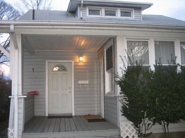 1st image of 29 S Bayles Ave