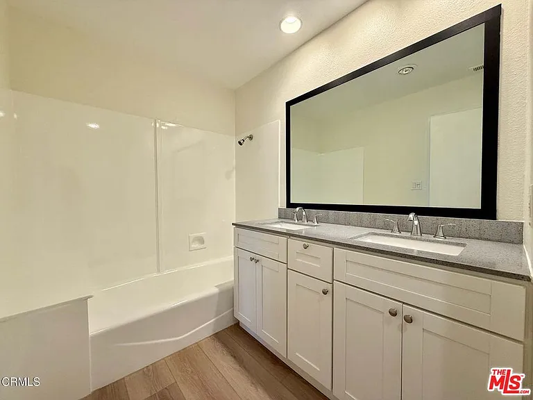 574 Island View Cir — Photo 11