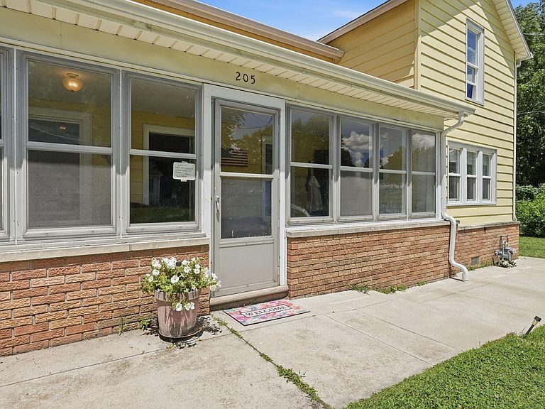Listing photo 3