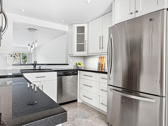 4th image of 5021 Oak Hill Lane #115
