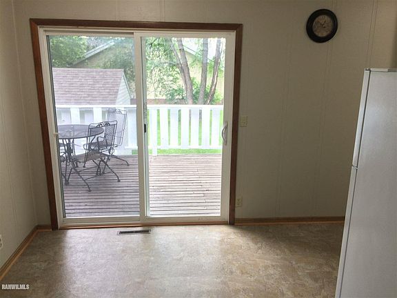 3rd image of 1527 S Float Ave