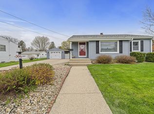 306 W Brayton Rd, Mount Morris, IL 61054