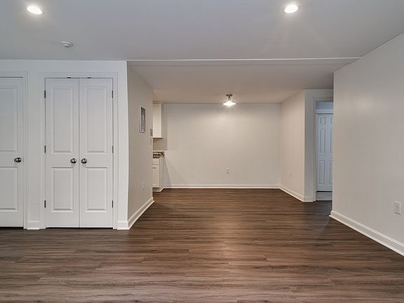 4th image of 5 Village Rock Ln APT 15