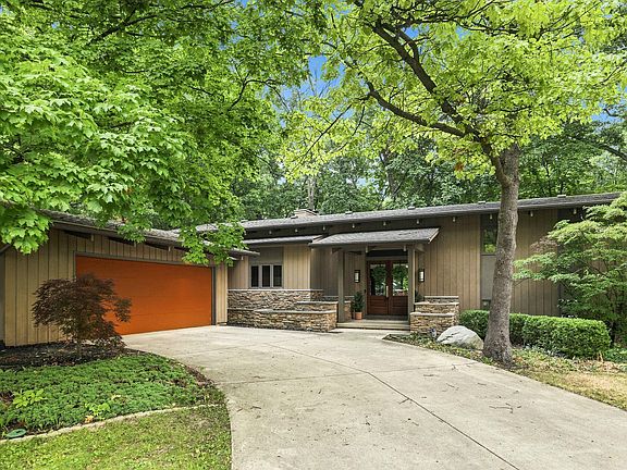 2nd image of 220 Pawnee Dr