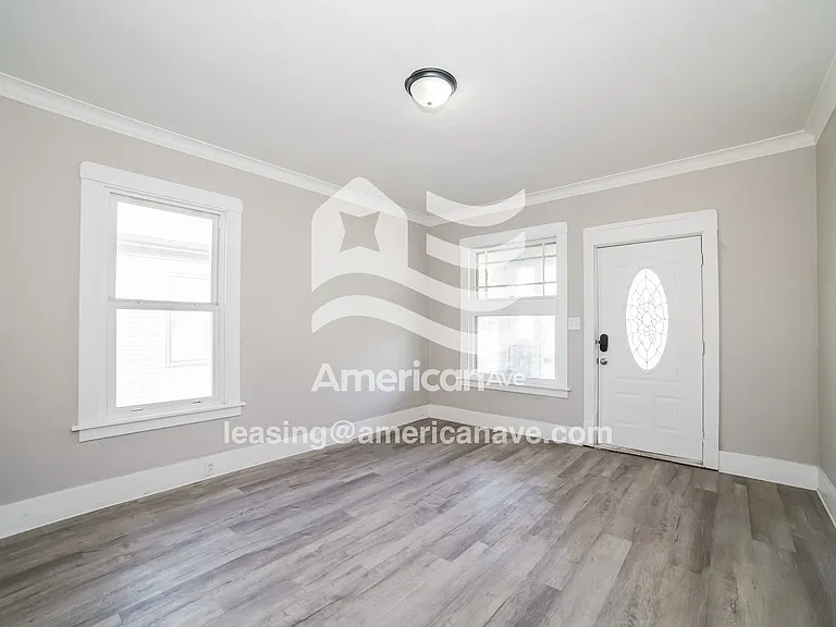 1468297_003_wm_-_living_room_13620480.jpg