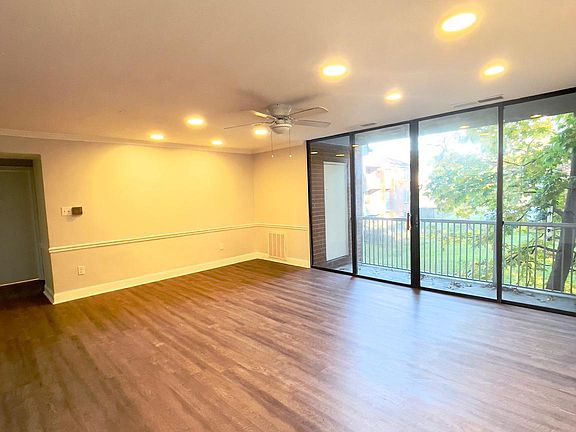 4th image of 724 Quince Orchard Blvd APT 101