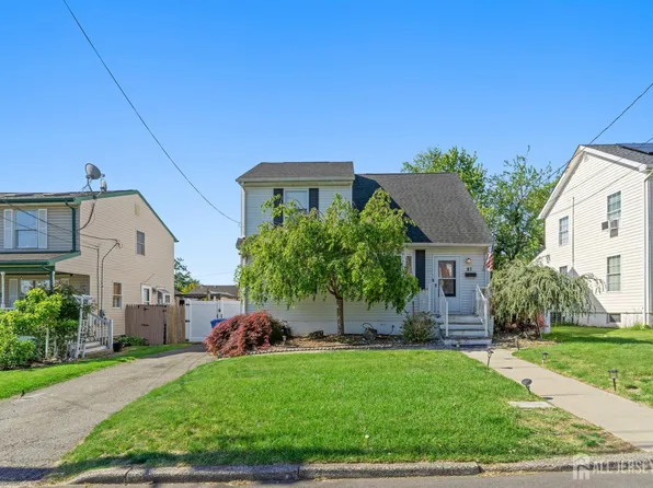 81 Lockwood Ave, Woodbridge, NJ 07095