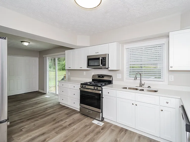 1021 Sugar Springs Dr — Photo 9