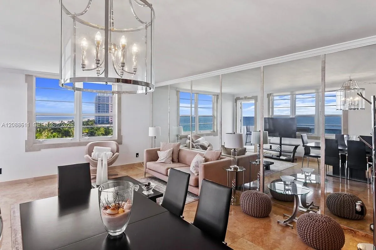 The Decoplage Condo — Photo 2