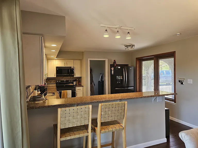 224 Laurel Dr — Photo 7