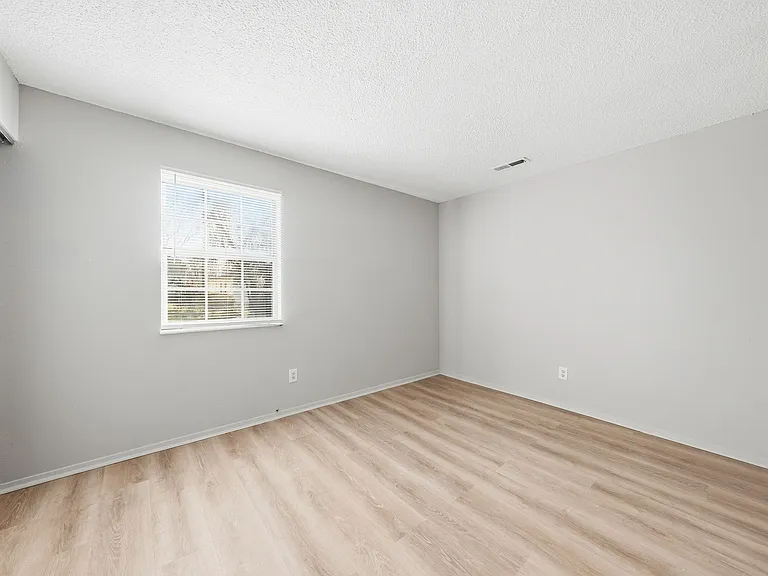 2415 Shirley Ave — Photo 19