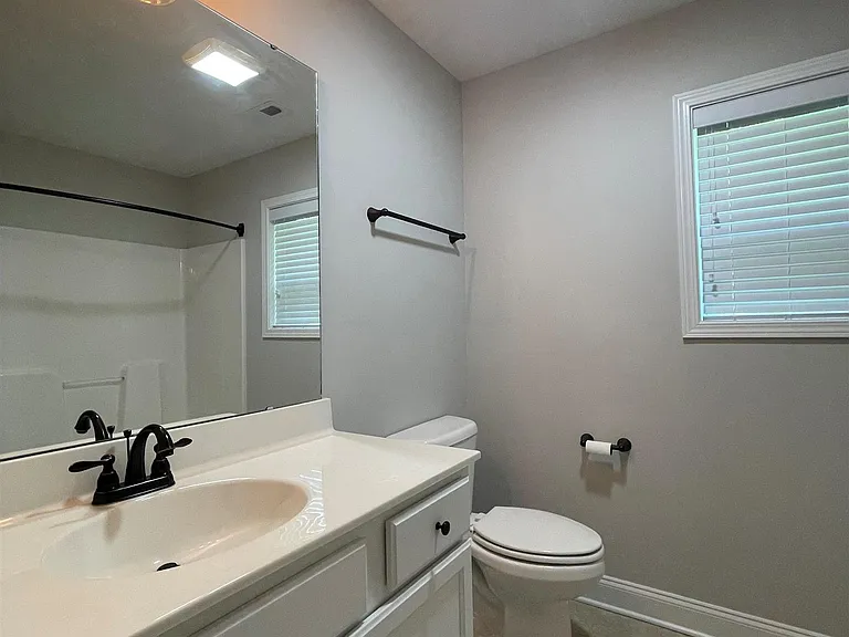 80 Lakeview Dr E — Photo 24