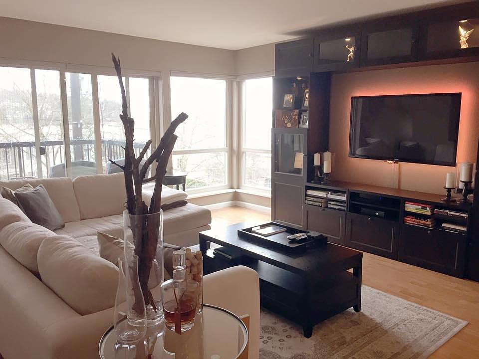 Living room w/ natural light