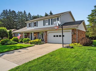 3185 Sunbury Ct, Rochester Hills, MI 48309