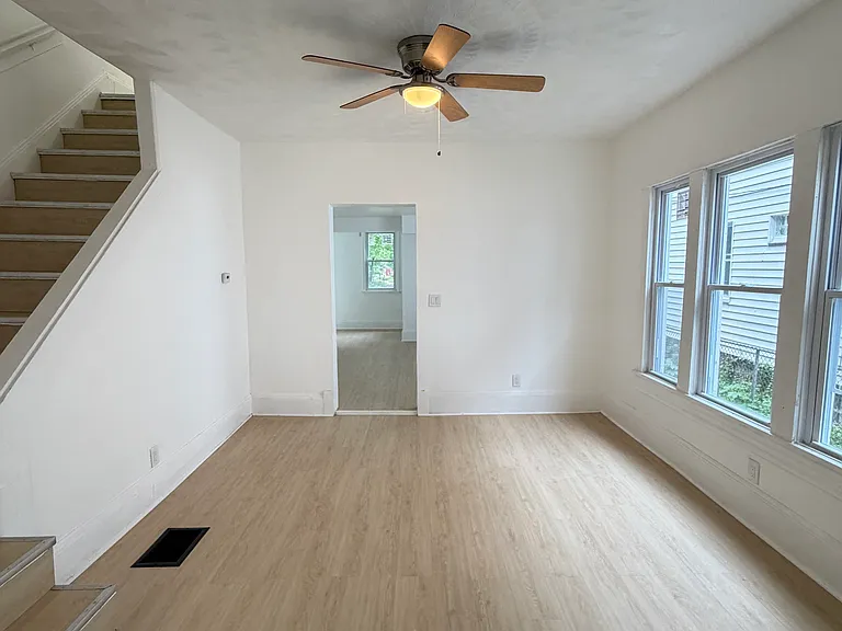1139 E 74th St #1139 — Photo 2