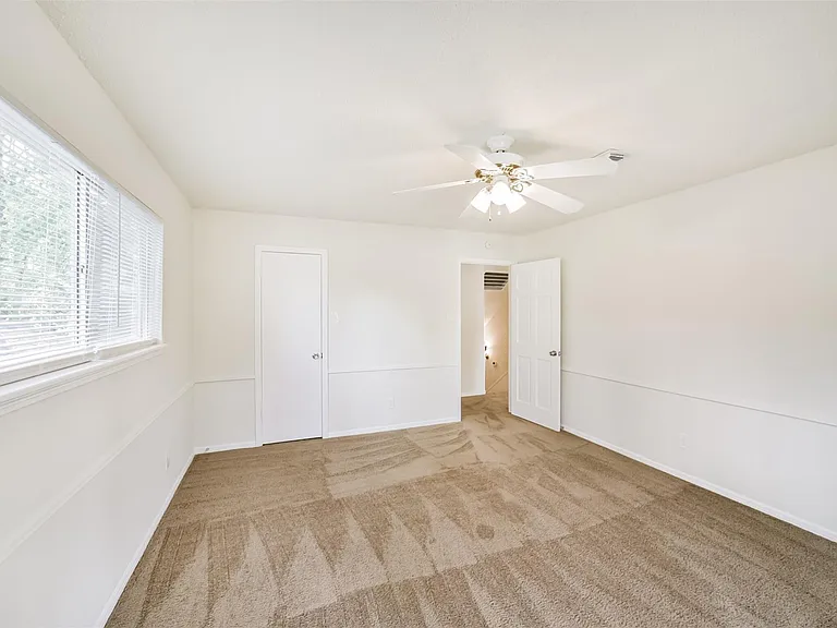 1011 Baltic Ln — Photo 39