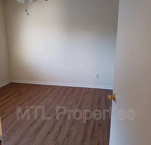 1674 Eagles Pl #1 — Photo 9