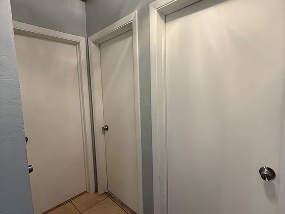 5th image of 662 NE 132nd St