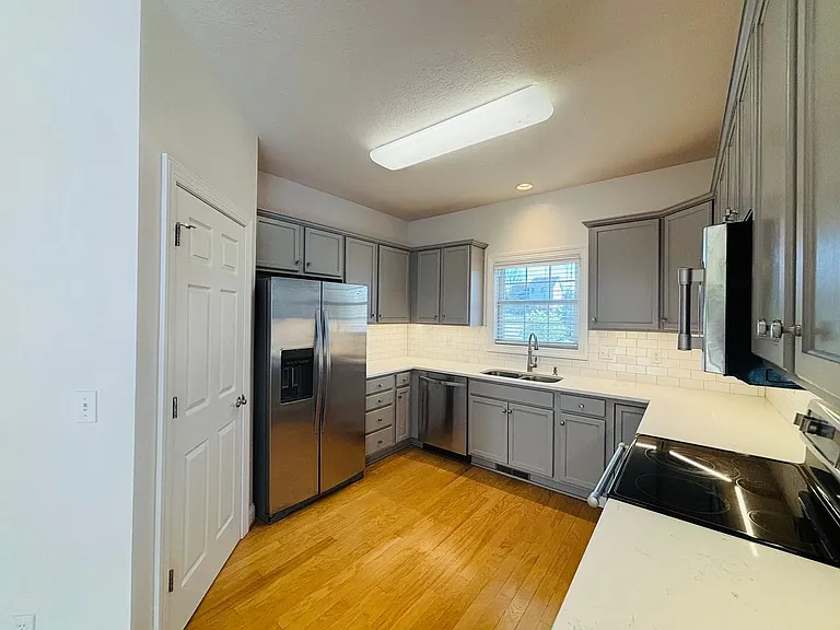 200 Meadow Dr — Photo 5