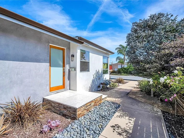 8447 Kittyhawk Ave — Photo 2