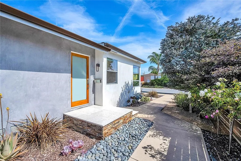 Building Photo - 8447 Kittyhawk Ave