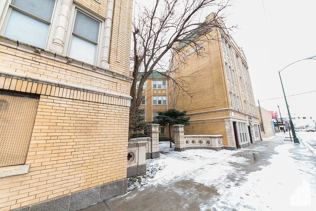 1 bed, 1.0 bath, $1,600 — Photo 2
