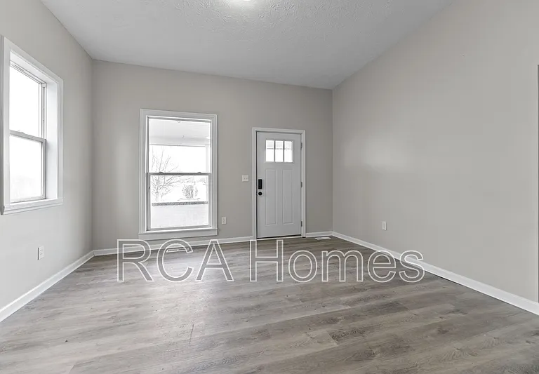 2912 N Kenwood Ave #N — Photo 8