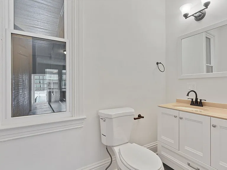 1020 N George St — Photo 12