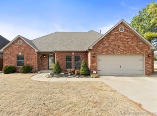 12100 S Glen Ct, Jenks, OK 74037