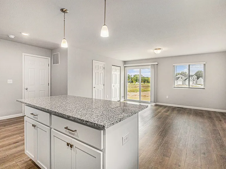 2216 Macatawa Ln — Photo 6