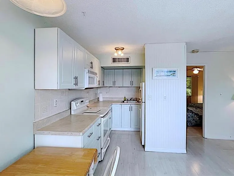 1200 Colonnades Dr #208 — Photo 13