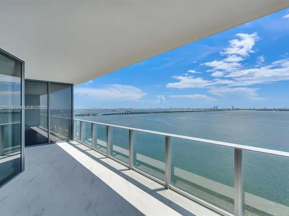 700 NE 24th St, Miami, FL