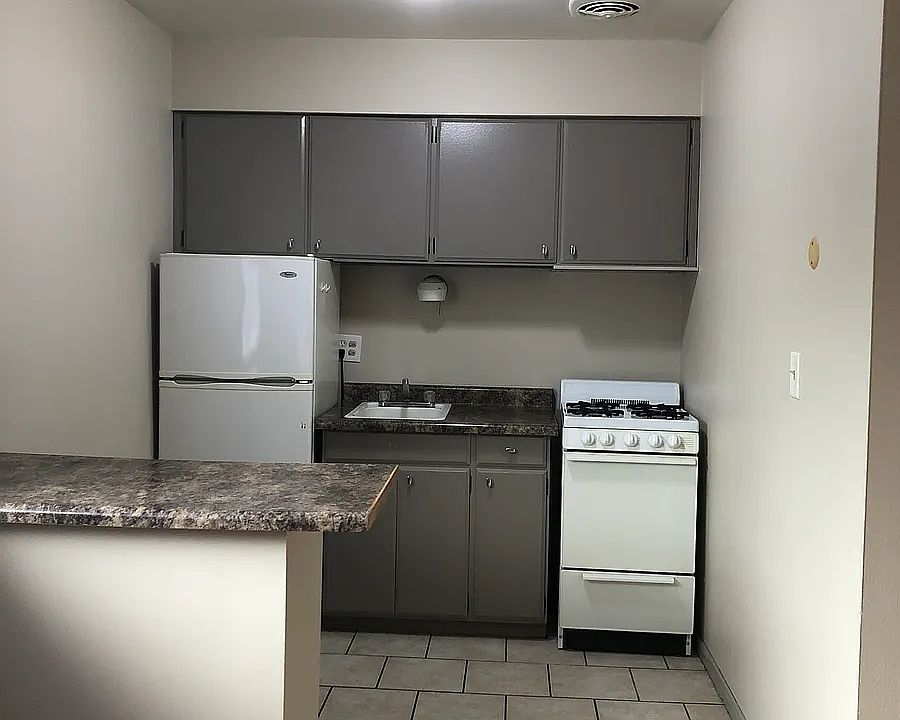 1st image of 1557 N Farwell Ave #44176dc10