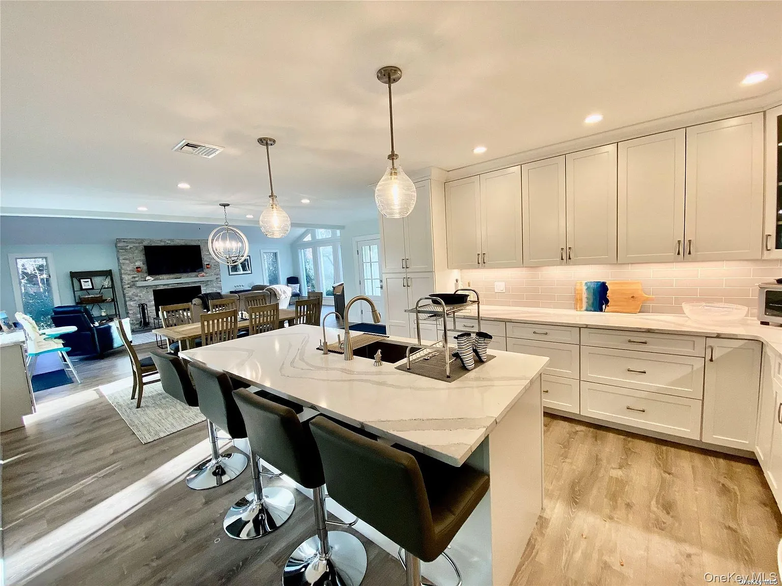 3 bed, 2.0 bath, 1750 sqft, $9,000 — Photo 1