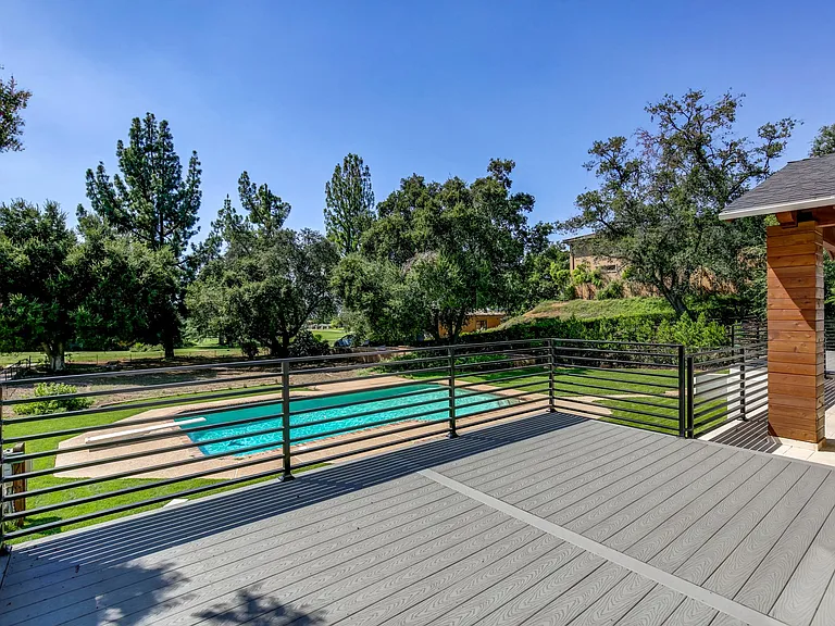 1710 Country Club Dr — Photo 46