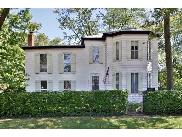 1819 Maple St photo 1
