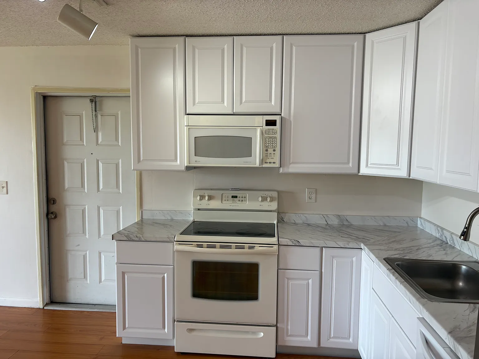 8209 Sun Spring Cir — Photo 4