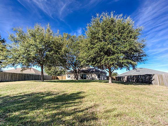 2nd image of 1107 Lakeview Oaks Dr