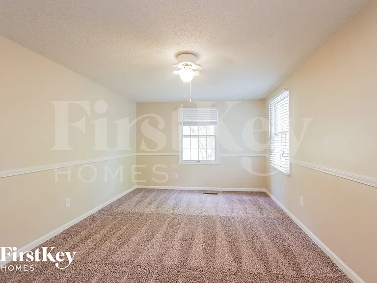 7225 Rollingridge Dr — Photo 10