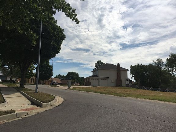 5th image of 6004 Woodland Ave