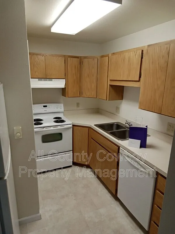 Building Photo - 1657 N 5th St #103